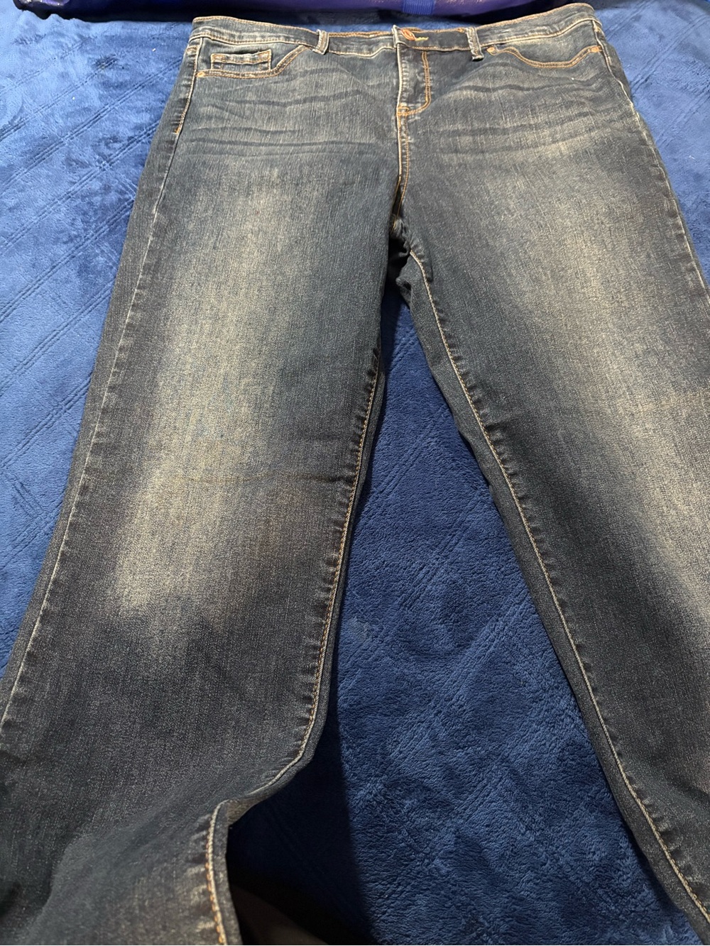 NWT Women’s straight leg mid-rise ankle Blue Jeans